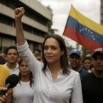 "Estou aqui": María Corina Machado volta à Venezuela após meses no exílio - CNN Brasil
