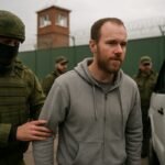 Rússia liberta americano suspeito de lutar pela Ucrânia preso desde 2022 - UOL Notícias